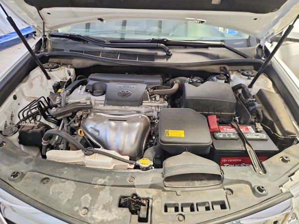 2012 TOYOTA CAMRY — Engine bay