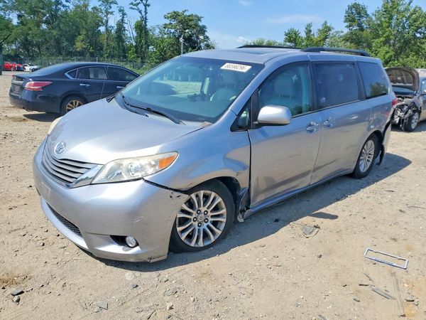 2012 TOYOTA SIENNA