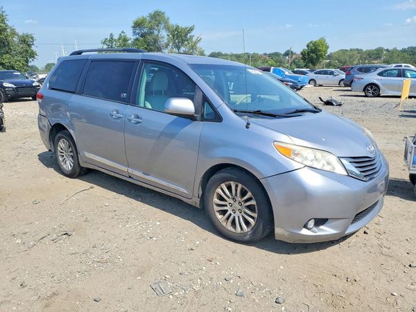 2012 TOYOTA SIENNA