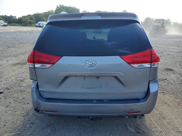 2012 TOYOTA SIENNA