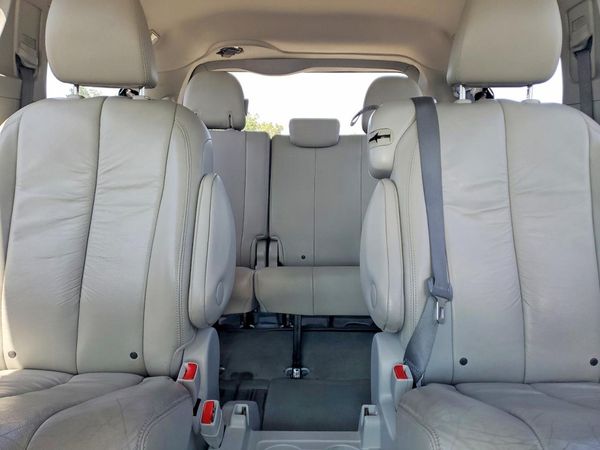 2012 TOYOTA SIENNA