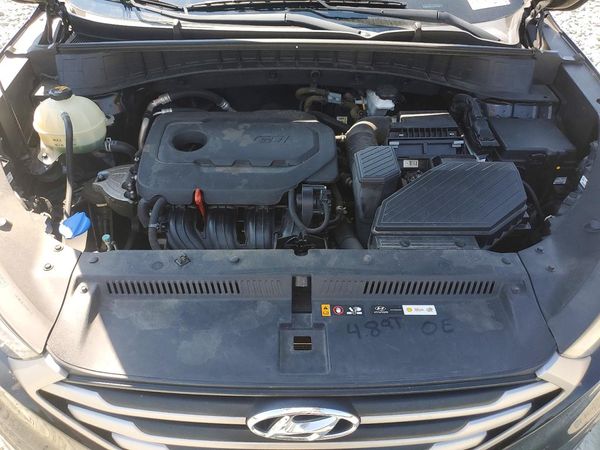 2018 HYUNDAI TUCSON — Engine bay