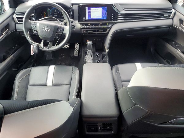 2025 TOYOTA CAMRY