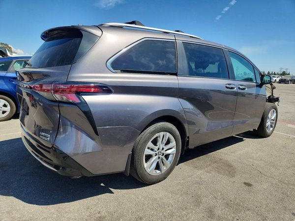 2024 TOYOTA SIENNA Limited
