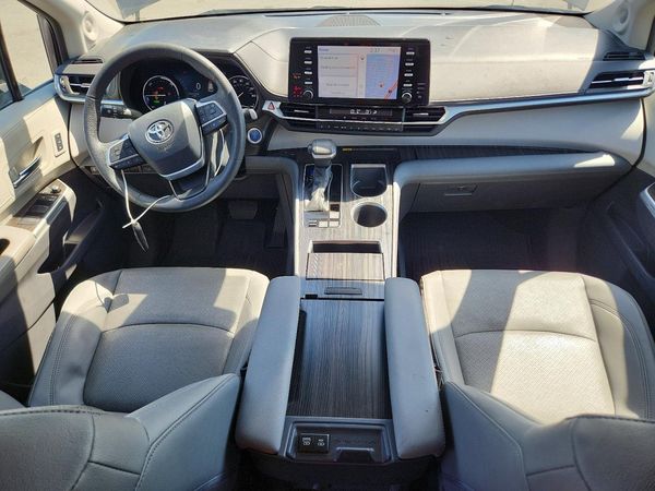 2024 TOYOTA SIENNA Limited