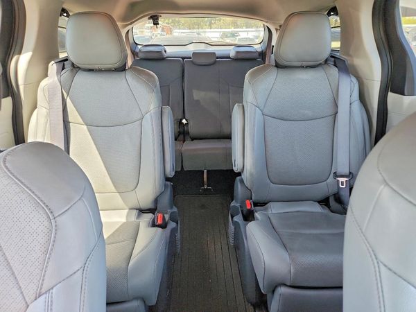 2024 TOYOTA SIENNA Limited