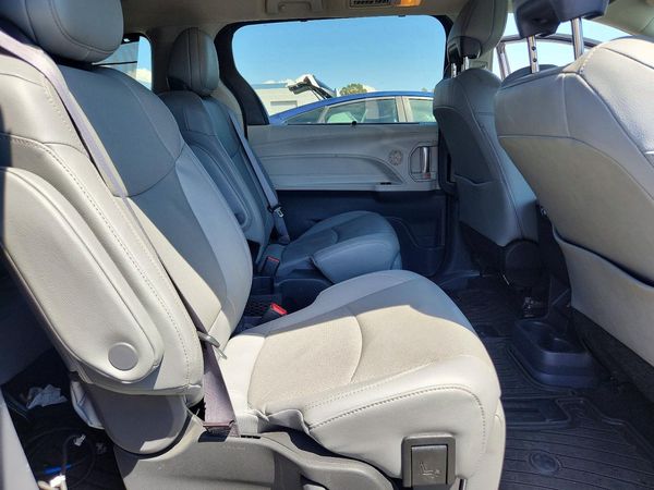 2024 TOYOTA SIENNA Limited