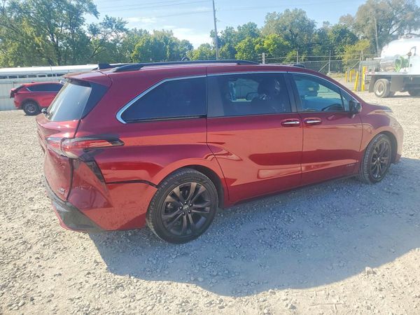 2021 TOYOTA SIENNA XSE Plus Package