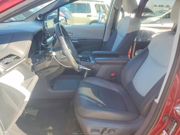 2021 TOYOTA SIENNA XSE Plus Package