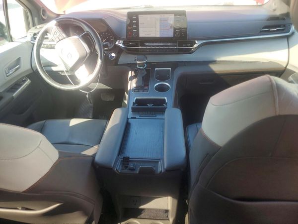 2021 TOYOTA SIENNA XSE Plus Package