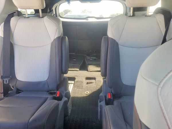 2021 TOYOTA SIENNA XSE Plus Package