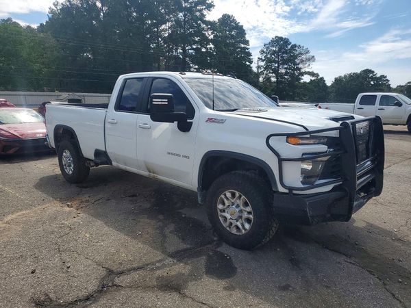2024 CHEVROLET SILVERADO LT — Passenger 3/4