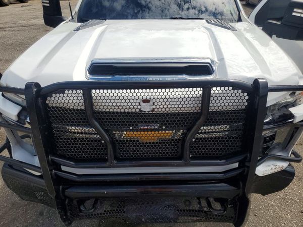 2024 CHEVROLET SILVERADO LT — Engine bay