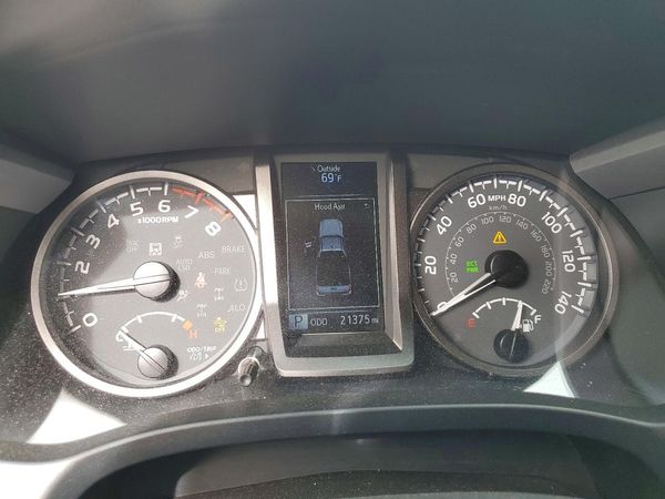 2022 TOYOTA TACOMA SR5