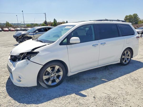 2014 TOYOTA SIENNA