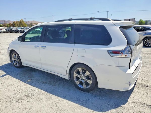 2014 TOYOTA SIENNA