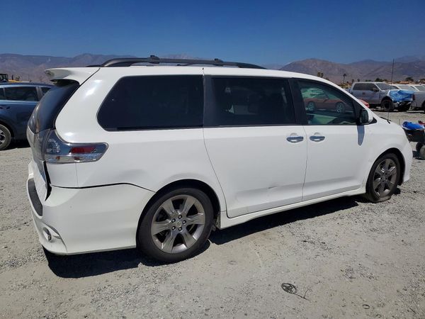 2014 TOYOTA SIENNA