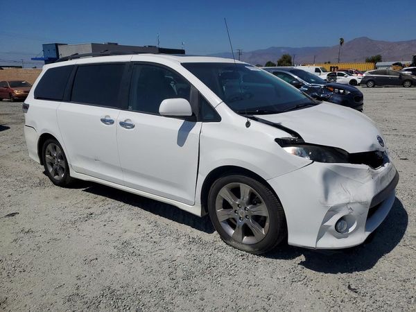 2014 TOYOTA SIENNA