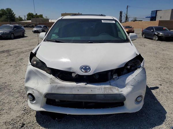 2014 TOYOTA SIENNA