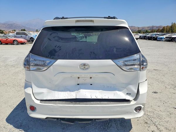 2014 TOYOTA SIENNA