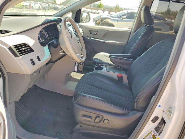 2014 TOYOTA SIENNA