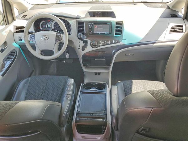 2014 TOYOTA SIENNA