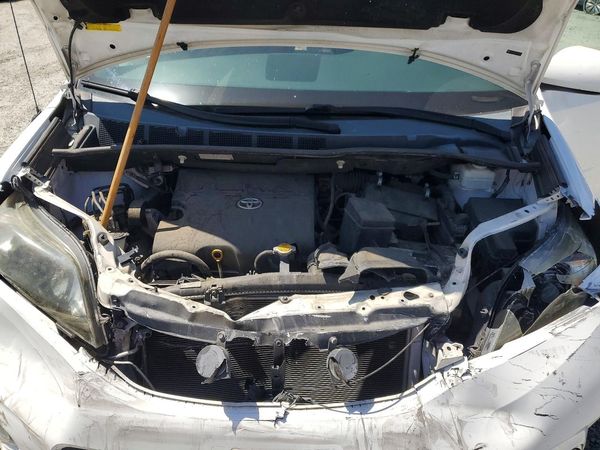 2014 TOYOTA SIENNA