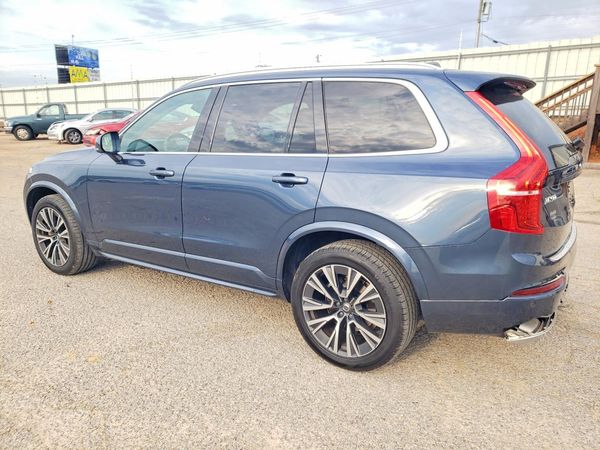 2021 VOLVO XC90 Momentum