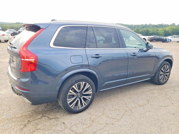 2021 VOLVO XC90 Momentum