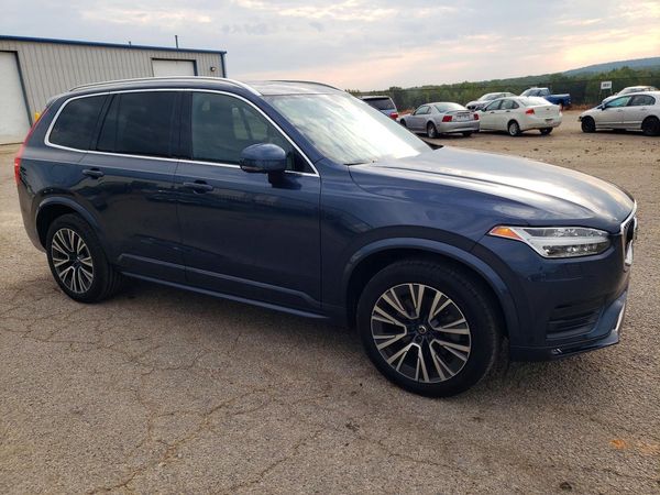 2021 VOLVO XC90 Momentum