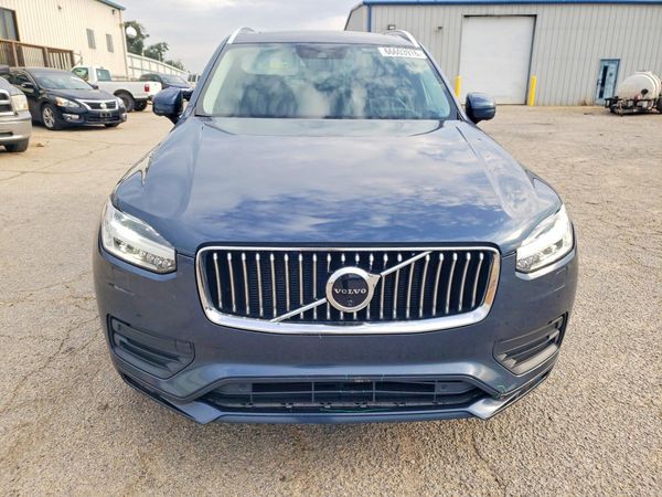 2021 VOLVO XC90 Momentum