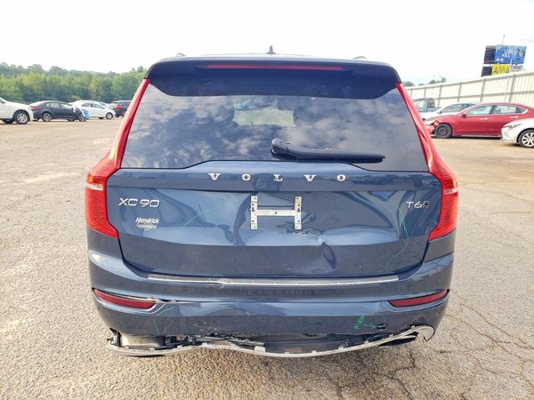 2021 VOLVO XC90 Momentum