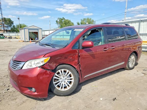 2015 TOYOTA SIENNA — Front 3/4