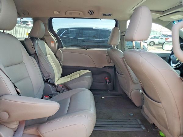 2015 TOYOTA SIENNA — PSRS