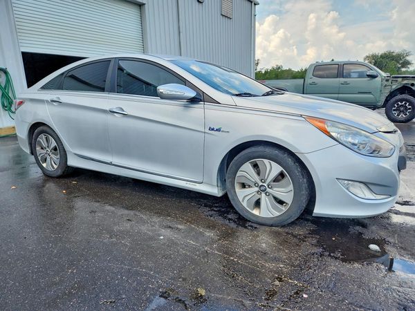 2013 HYUNDAI SONATA Hybrid / Hybrid Limited