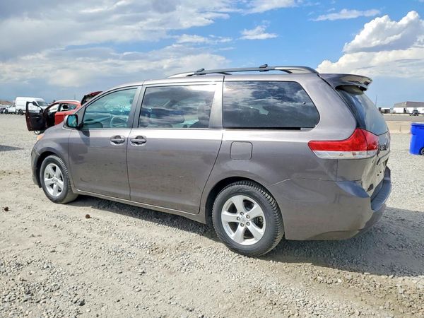 2014 TOYOTA SIENNA