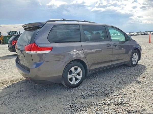 2014 TOYOTA SIENNA