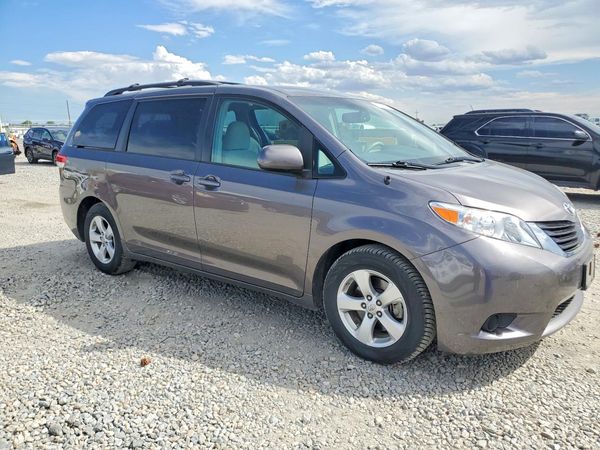 2014 TOYOTA SIENNA
