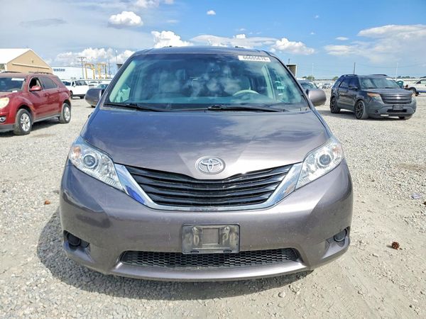2014 TOYOTA SIENNA