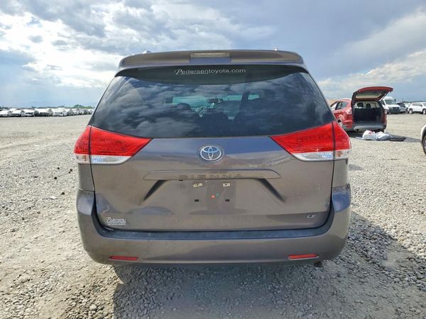 2014 TOYOTA SIENNA