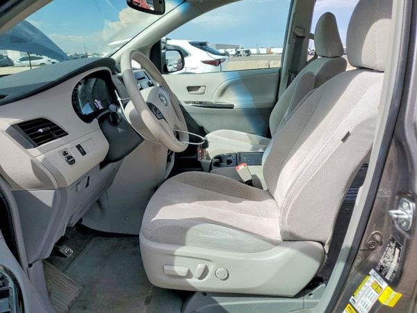 2014 TOYOTA SIENNA