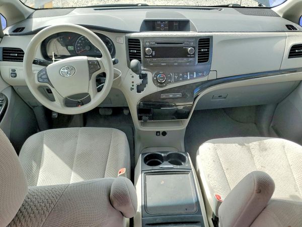 2014 TOYOTA SIENNA