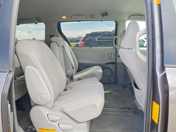 2014 TOYOTA SIENNA