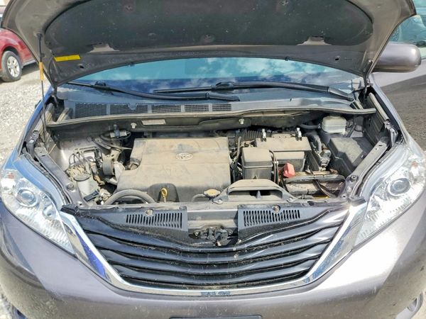 2014 TOYOTA SIENNA