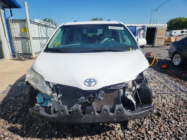 2013 TOYOTA SIENNA