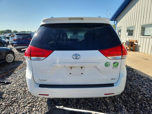2013 TOYOTA SIENNA