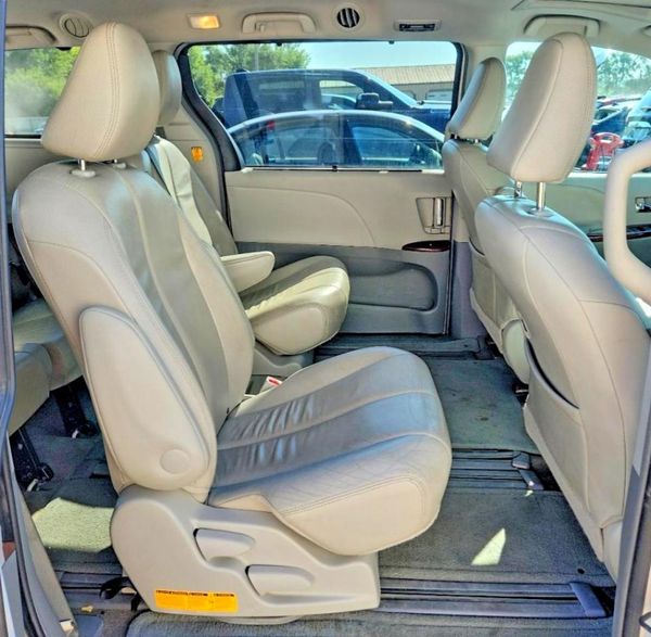 2013 TOYOTA SIENNA