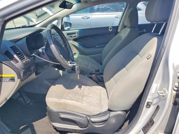 2016 KIA FORTE GL (Middle-Low Grade)