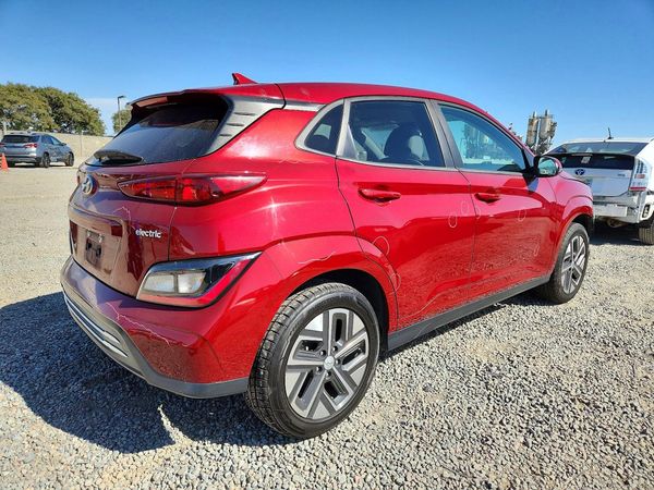 2023 HYUNDAI KONA SE