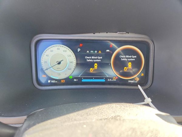 2023 HYUNDAI KONA SE